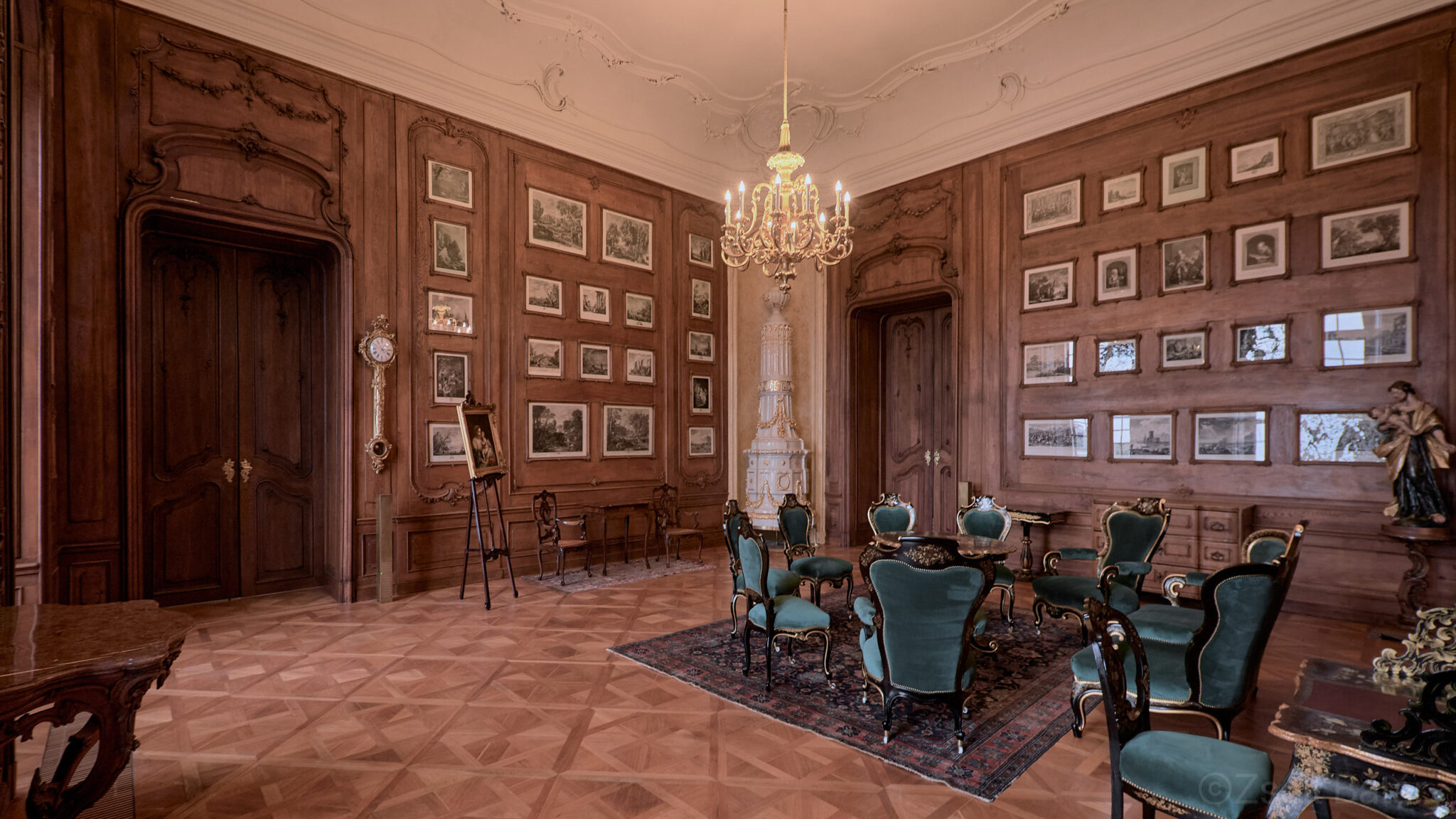 ÉP metszetterem bútorozva